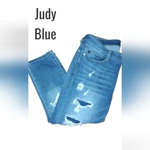 Judy Blue Capri Distressed jeans size 13/31